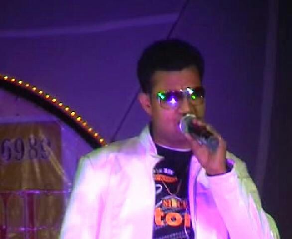 best male bollywood singer vadodara